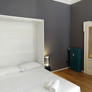 Gray Design In Casa Epoca Isola Garibaldi , Milán Italia
